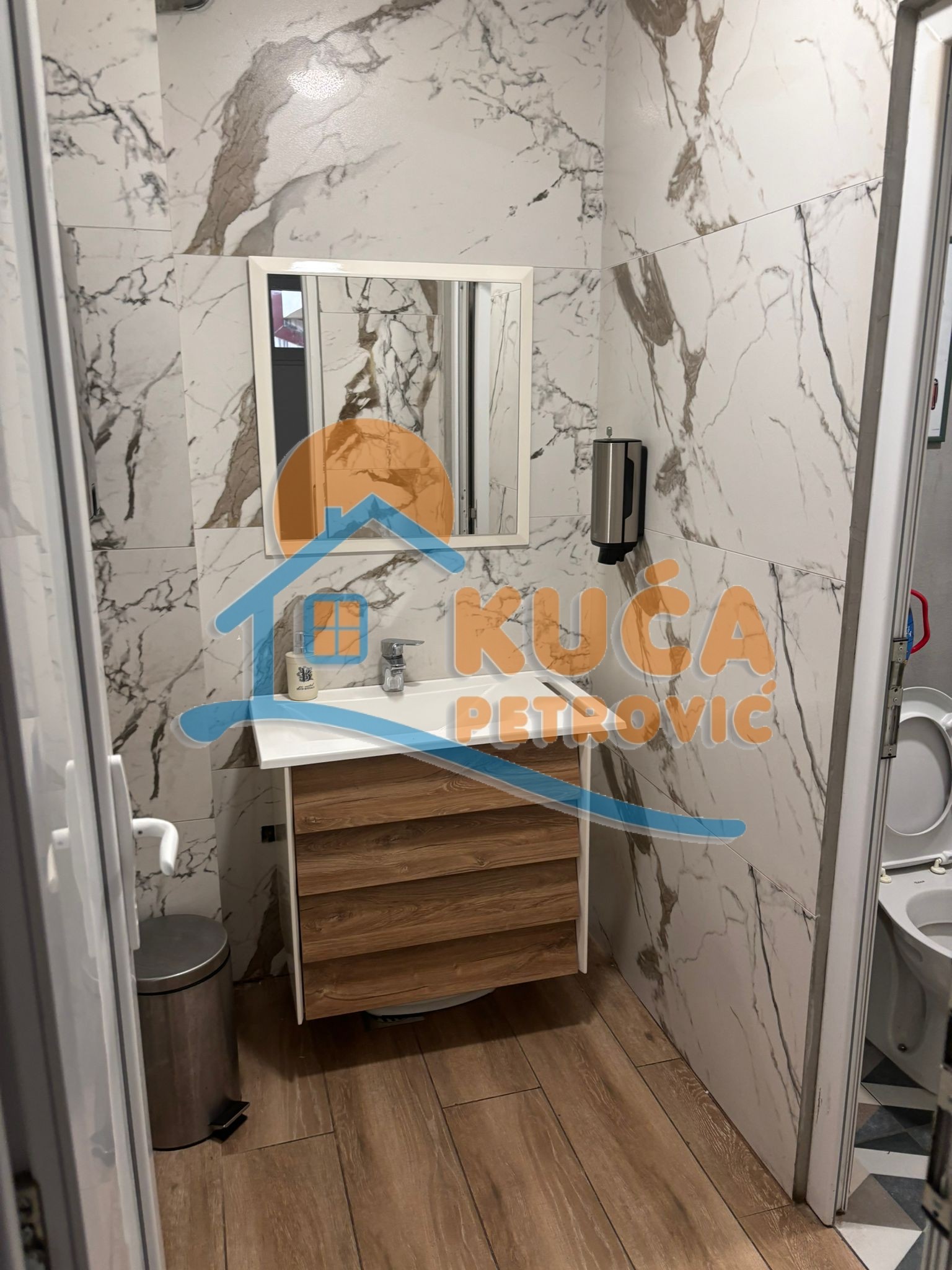 Lokal, 390 m2, Centar, Učitelj Tasina ID: i-013246 16