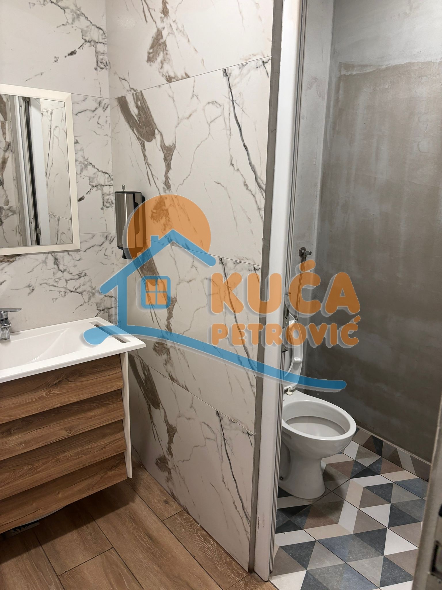 Lokal, 390 m2, Centar, Učitelj Tasina ID: i-013246 18