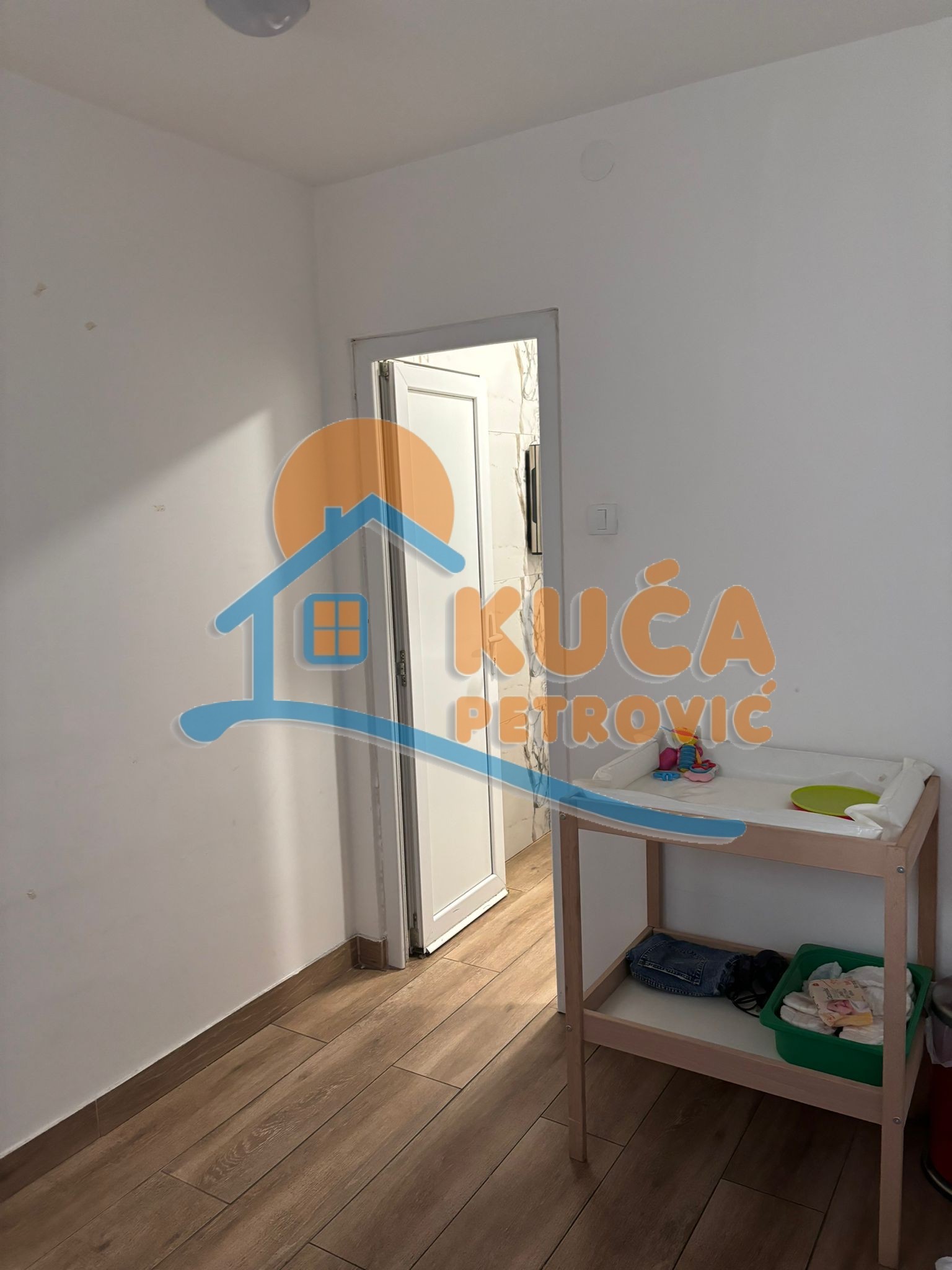 Lokal, 390 m2, Centar, Učitelj Tasina ID: i-013246 22