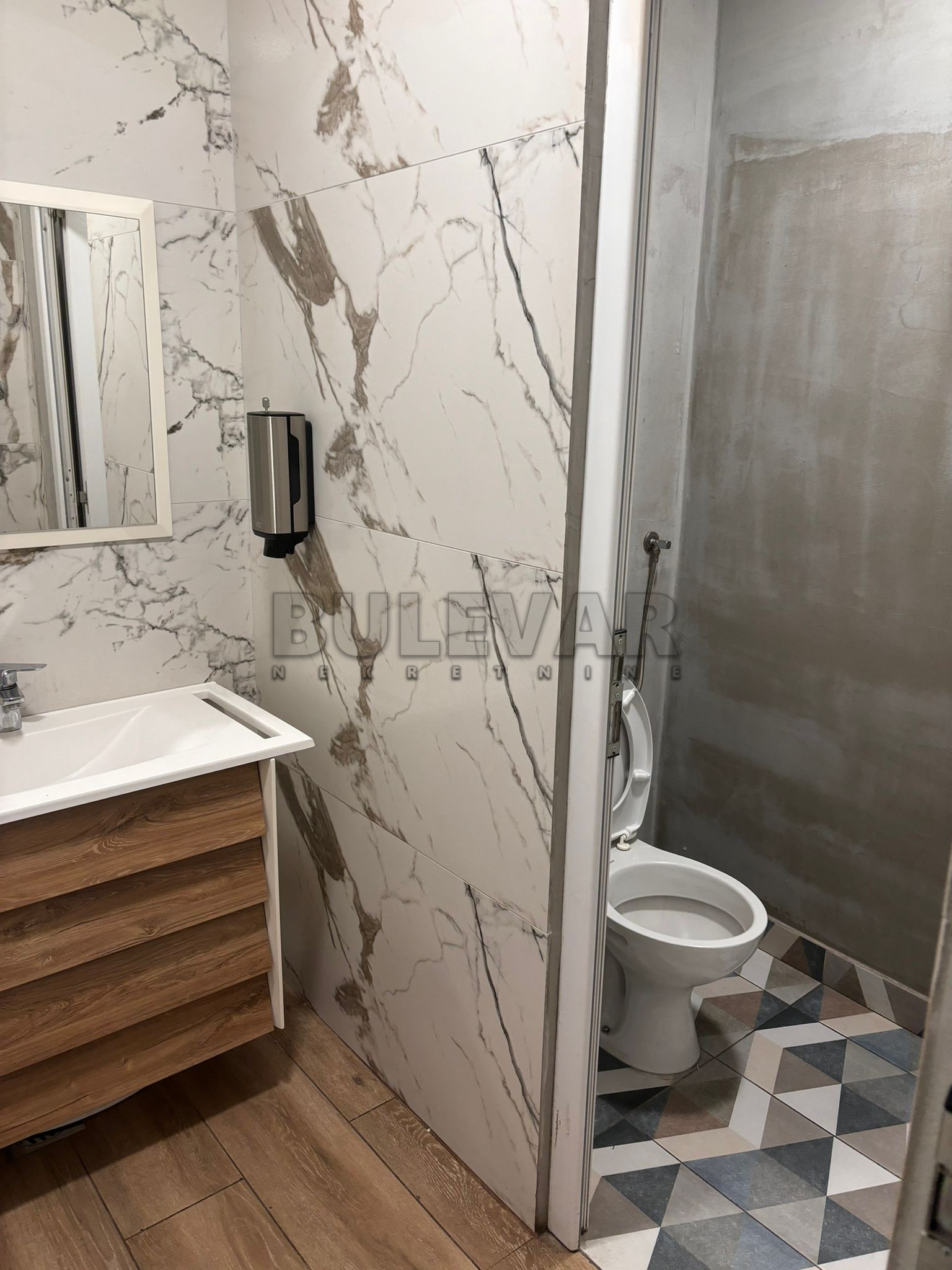 Lokal, 390 m2, Centar, Učitelj Tasina ID: i-013246 18