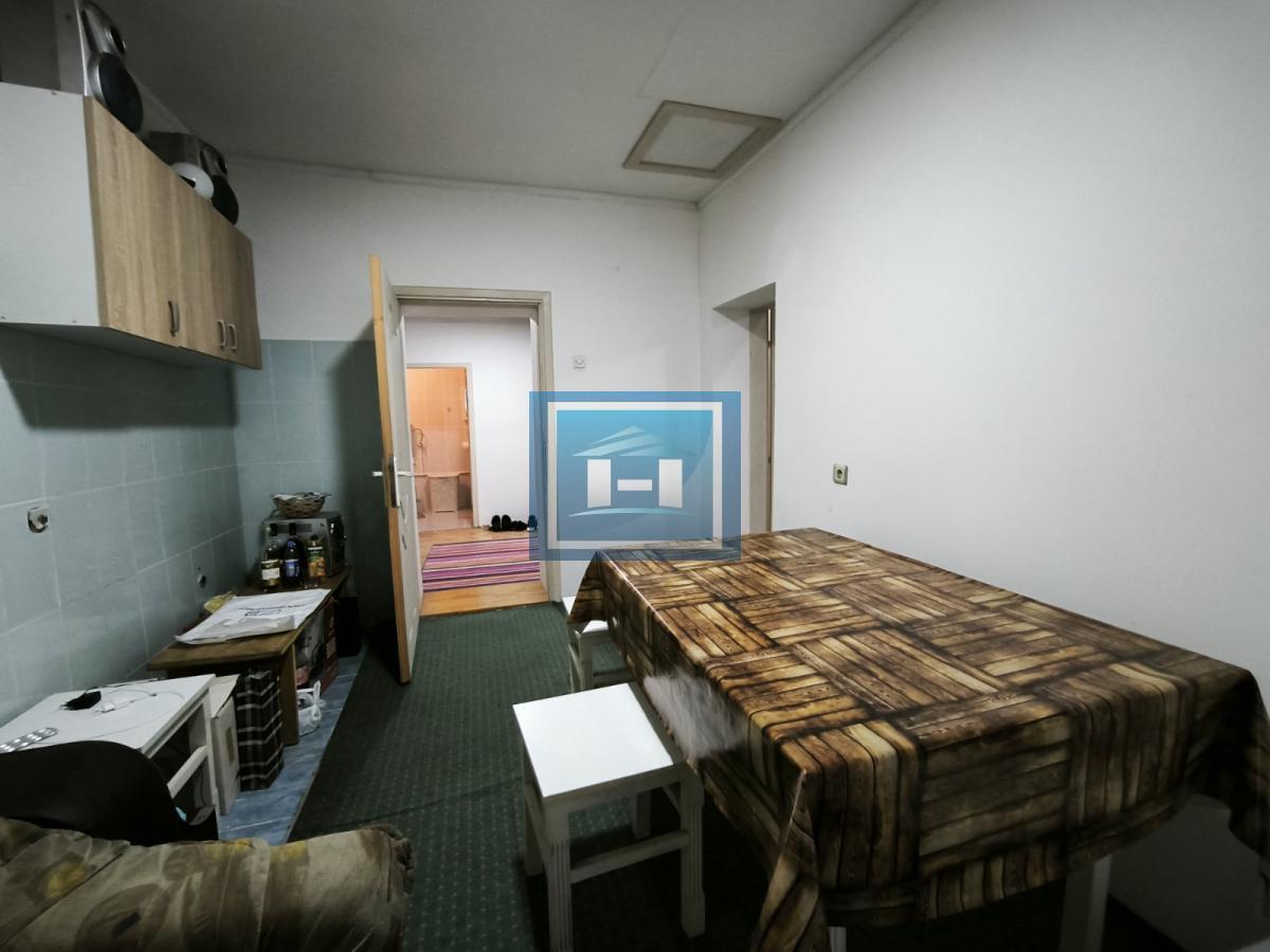 Na prodaju renoviran stan u Ćupriji 4