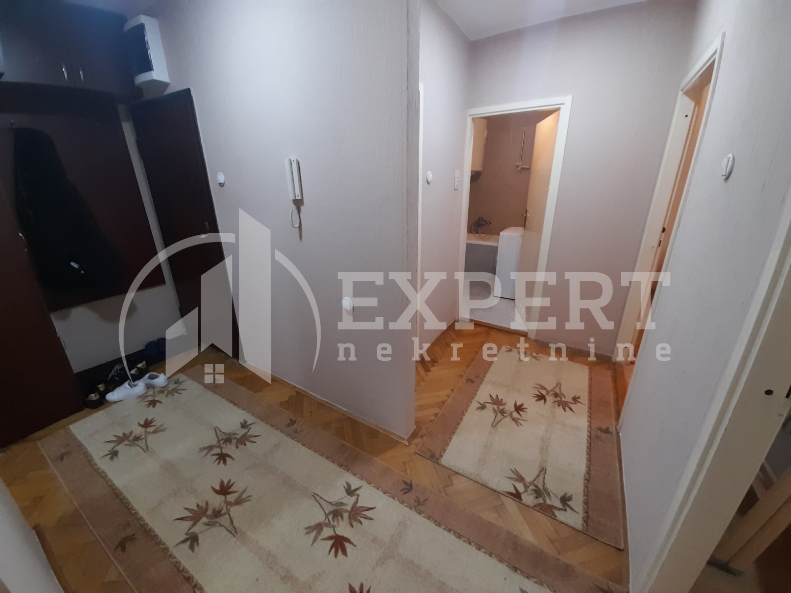 Trosoban stan, 67 m2, Čair, Prvomajska ID: i-013254 8