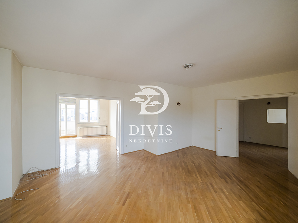 Renoviran 4 0 salonski stan na Terazijama  160m2 3