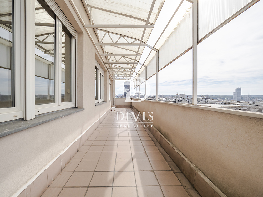 Renoviran 4 0 salonski stan na Terazijama  160m2 5