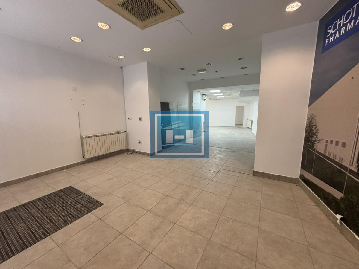 Izdavanje poslovnog prostora u strogom centru Jagodine – odlična lokacija, 171 m² 2
