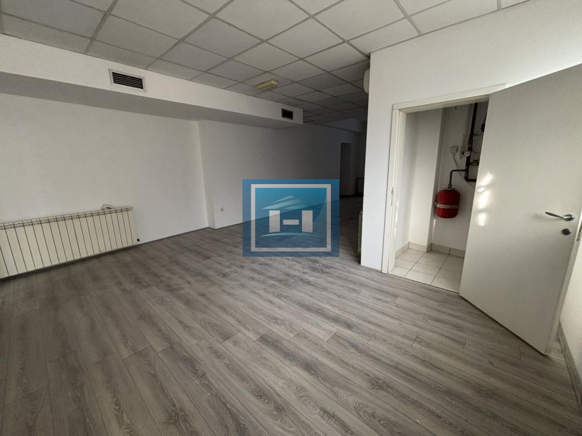 Izdavanje poslovnog prostora u strogom centru Jagodine – odlična lokacija, 171 m² 3