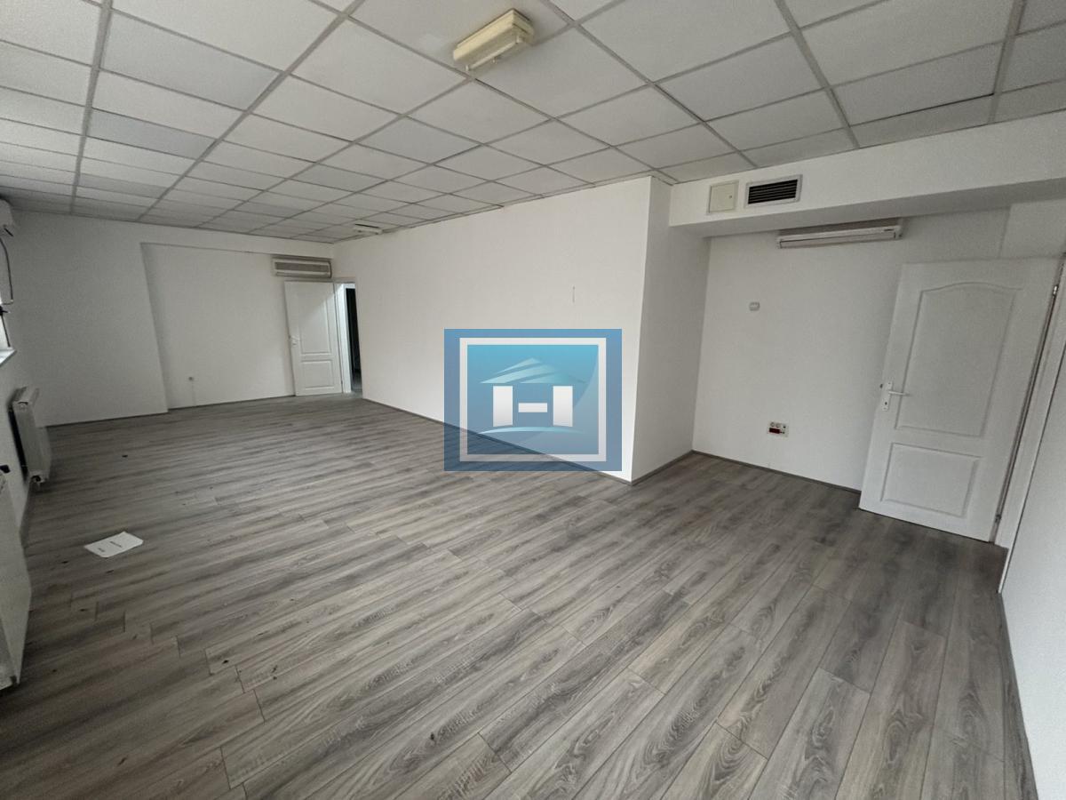 Izdavanje poslovnog prostora u strogom centru Jagodine – odlična lokacija, 171 m² 4