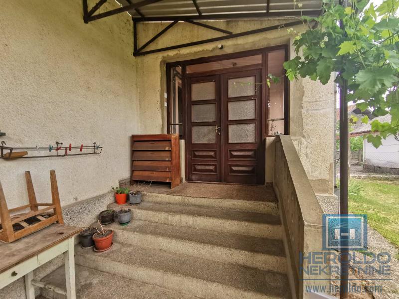 Kompletno seosko domaćinstvo 12