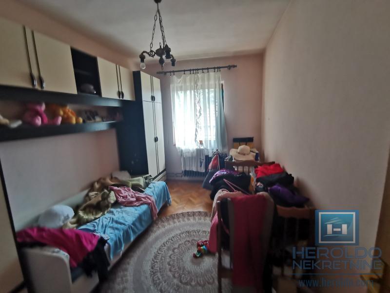 Kompletno seosko domaćinstvo 13