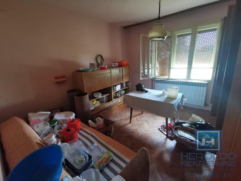 Kompletno seosko domaćinstvo 16