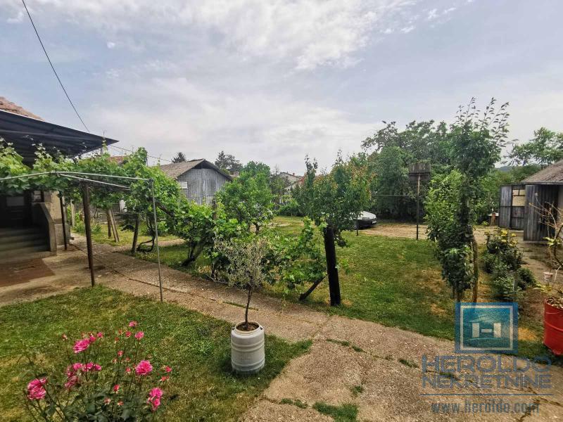 Kompletno seosko domaćinstvo 33