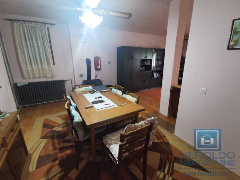 Kompletno seosko domaćinstvo 36