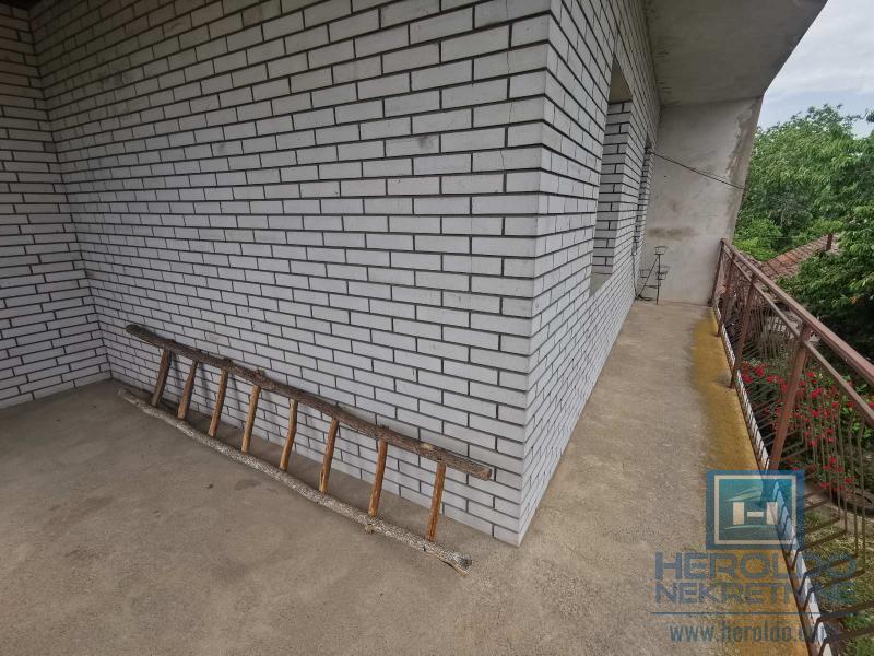 Kompletno seosko domaćinstvo 37