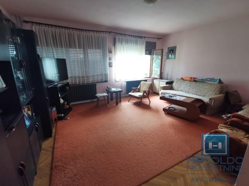 Kompletno seosko domaćinstvo 10