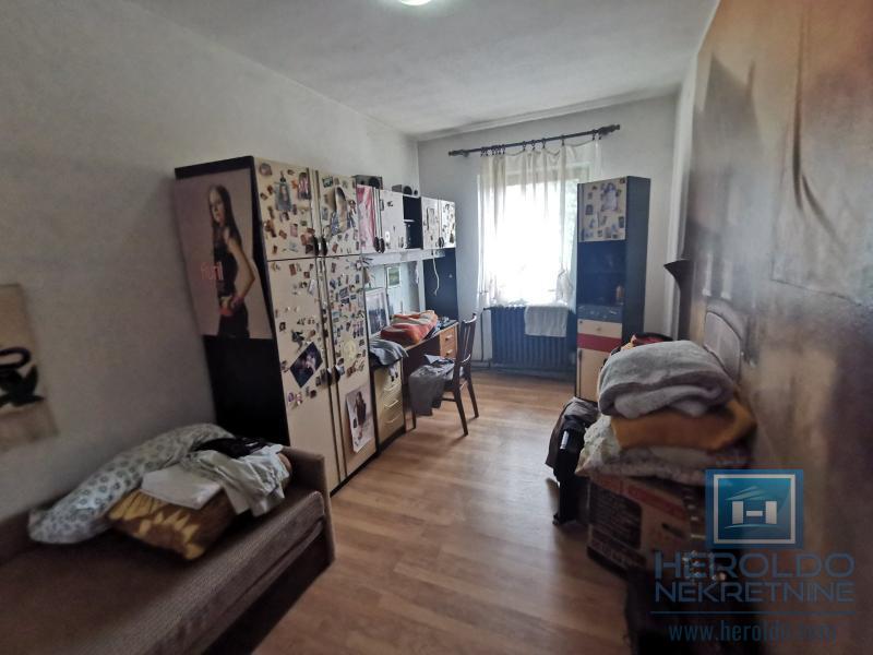 Kompletno seosko domaćinstvo 11