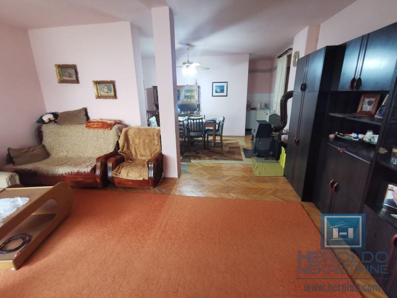 Kompletno seosko domaćinstvo 5