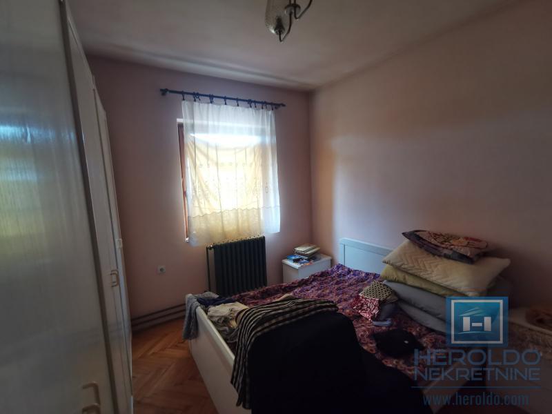 Kompletno seosko domaćinstvo 7