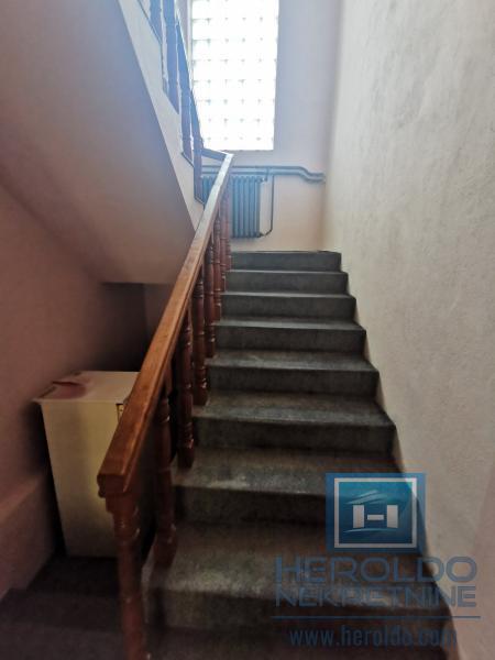 Kompletno seosko domaćinstvo 8