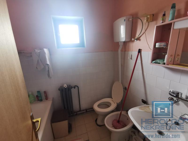 Kompletno seosko domaćinstvo 24