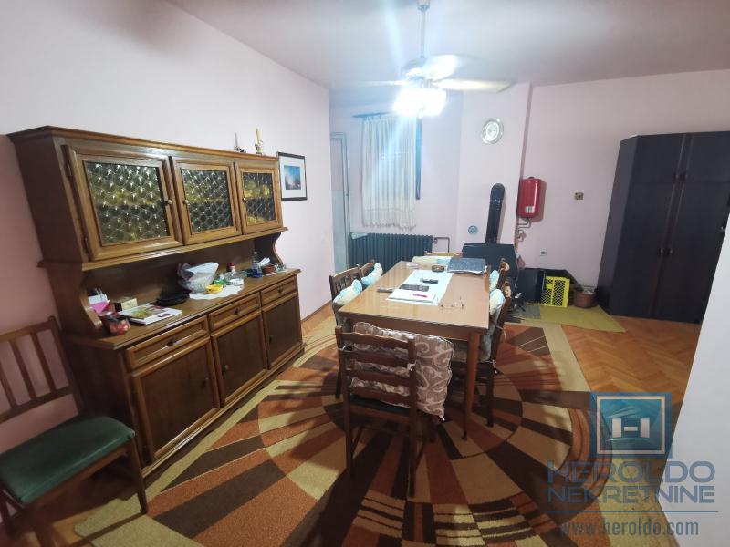 Kompletno seosko domaćinstvo 27