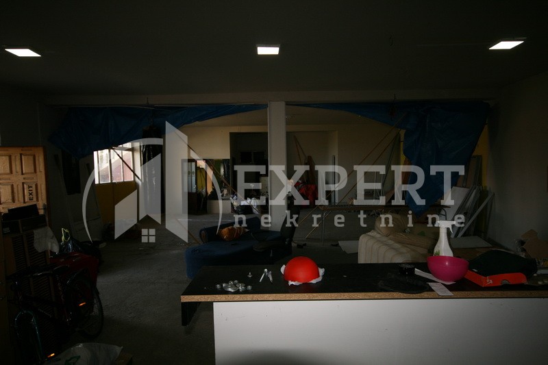 četvorosobna kuća, 500 m2, Niška Banja, Trg republike ID: p-01602 10