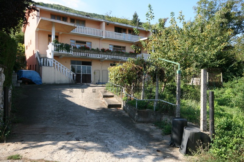 četvorosobna kuća, 500 m2, Niška Banja, Trg republike ID: p-01602 4