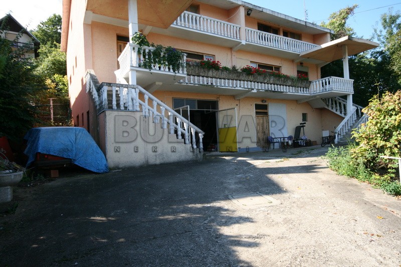 četvorosobna kuća, 500 m2, Niška Banja, Trg republike ID: p-01602 7