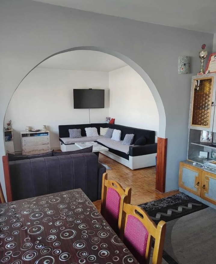 Prodajem kucu u Sefkerinu 200m2 3