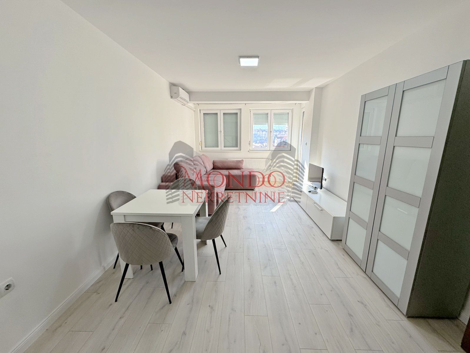 Jednoiposoban stan u samom centru nedaleko od parka Cair, novogradnja! 3