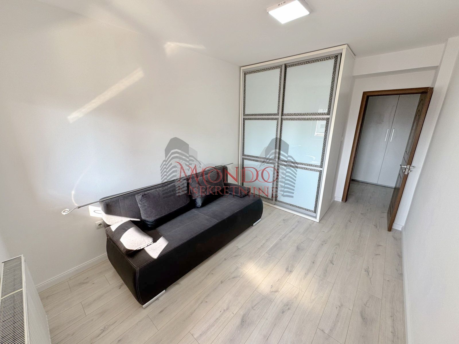 Jednoiposoban stan u samom centru nedaleko od parka Cair, novogradnja! 7