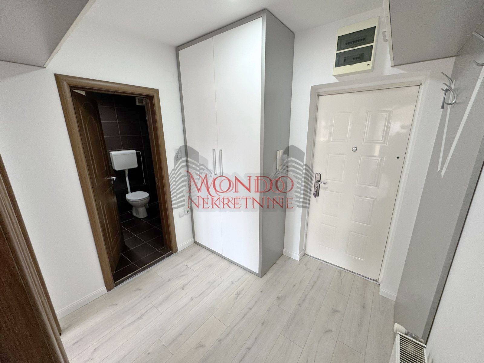 Jednoiposoban stan u samom centru nedaleko od parka Cair, novogradnja! 5