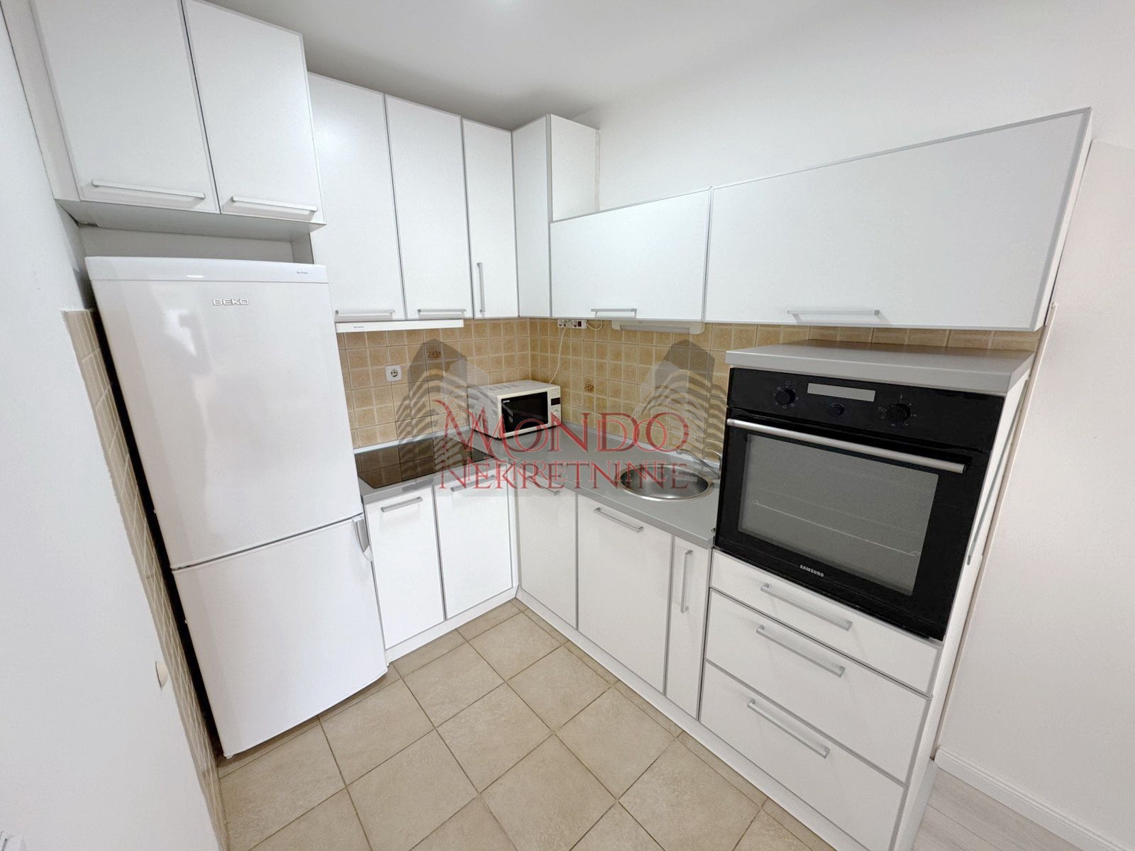 Jednoiposoban stan u samom centru nedaleko od parka Cair, novogradnja! 4