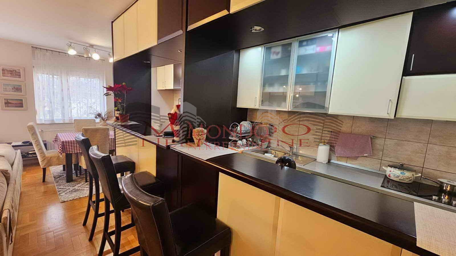 Trosoban stan 78m2 u poslovnom komplesu Magdon. 8