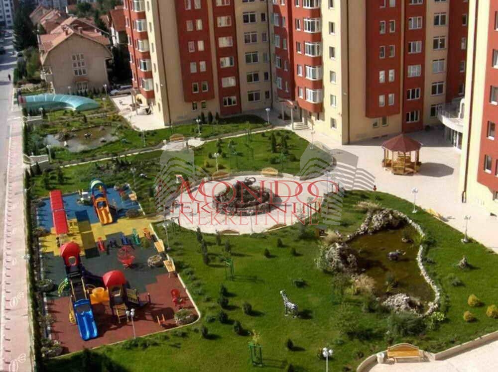 Trosoban stan 78m2 u poslovnom komplesu Magdon. 3