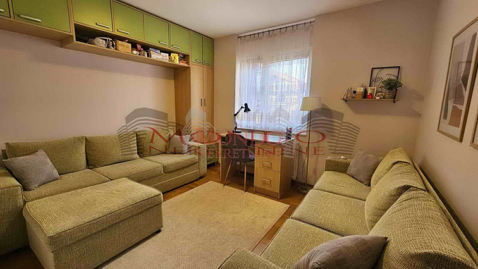 Trosoban stan 78m2 u poslovnom komplesu Magdon. 14