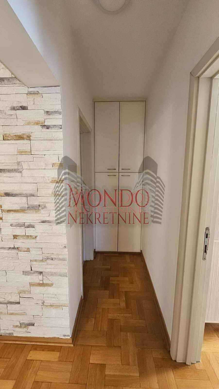 Trosoban stan 78m2 u poslovnom komplesu Magdon. 13