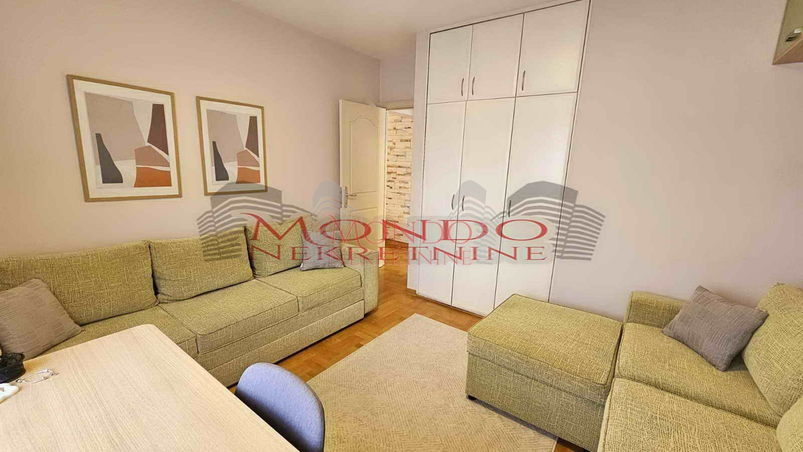 Trosoban stan 78m2 u poslovnom komplesu Magdon. 15