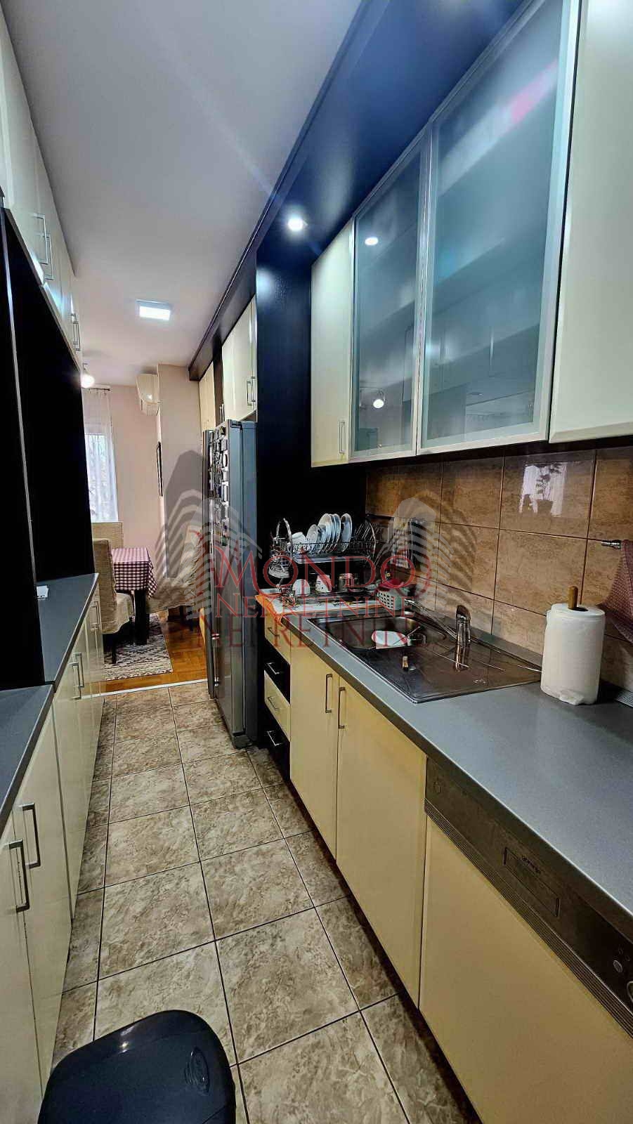 Trosoban stan 78m2 u poslovnom komplesu Magdon. 9