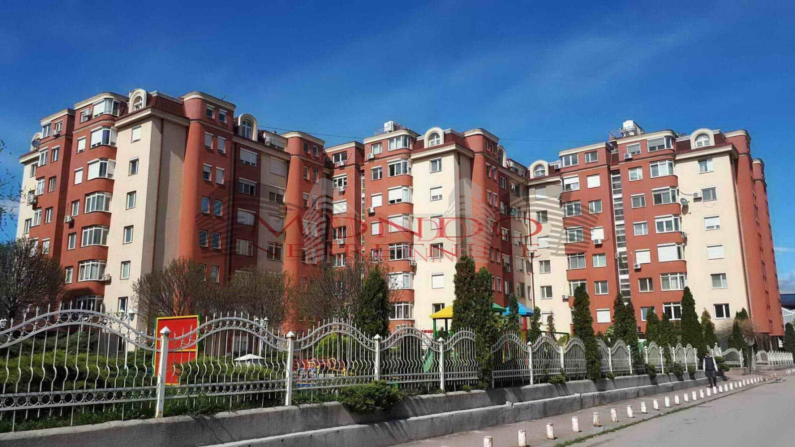 Trosoban stan 78m2 u poslovnom komplesu Magdon. 2