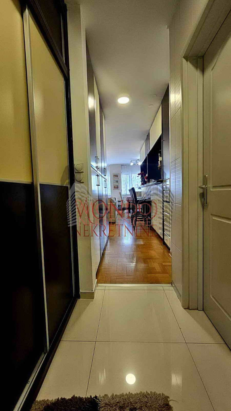 Trosoban stan 78m2 u poslovnom komplesu Magdon. 12