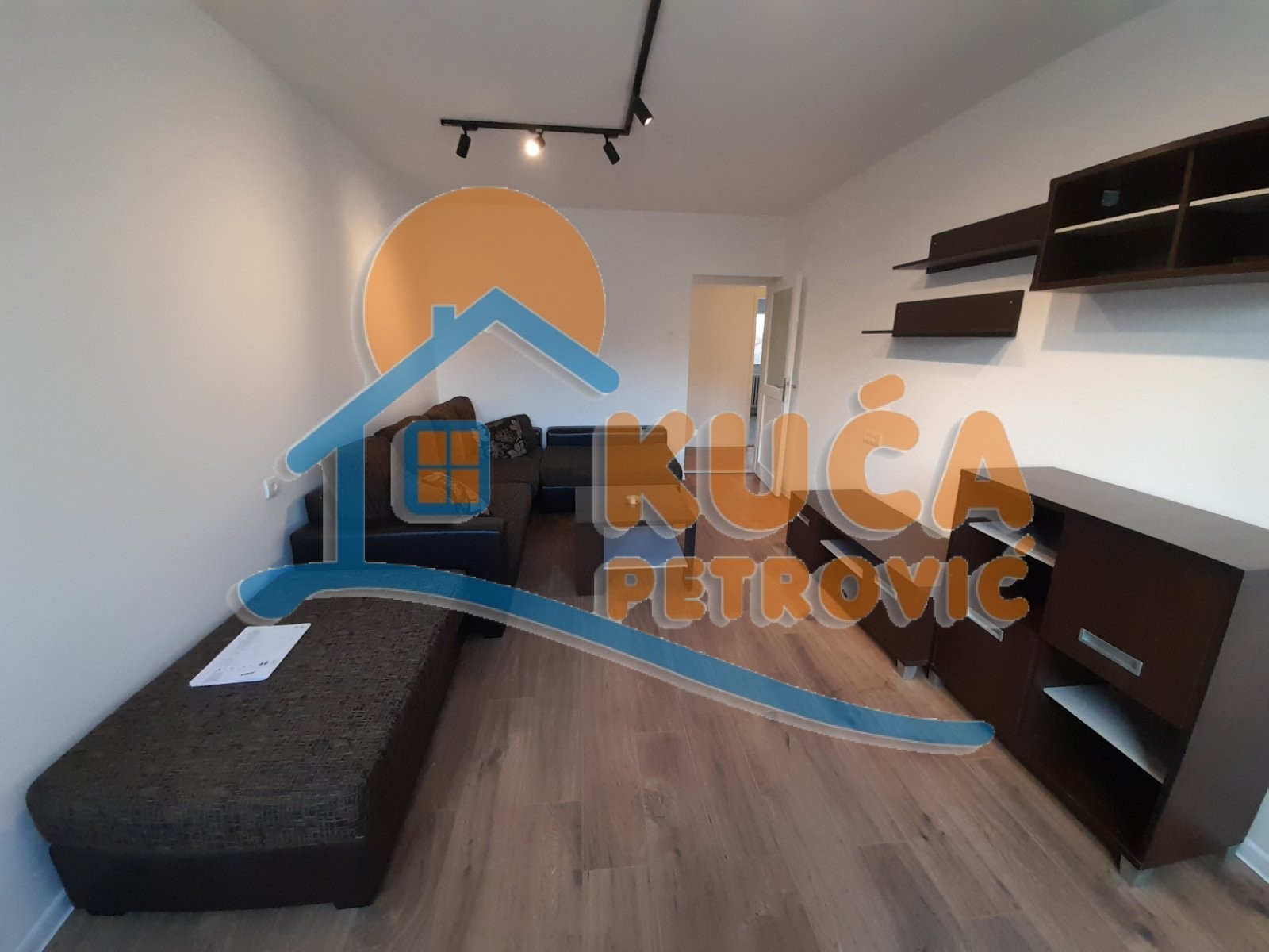 Trosoban stan, 63 m2, Čair, Cara Dušana ID: i-013282 2