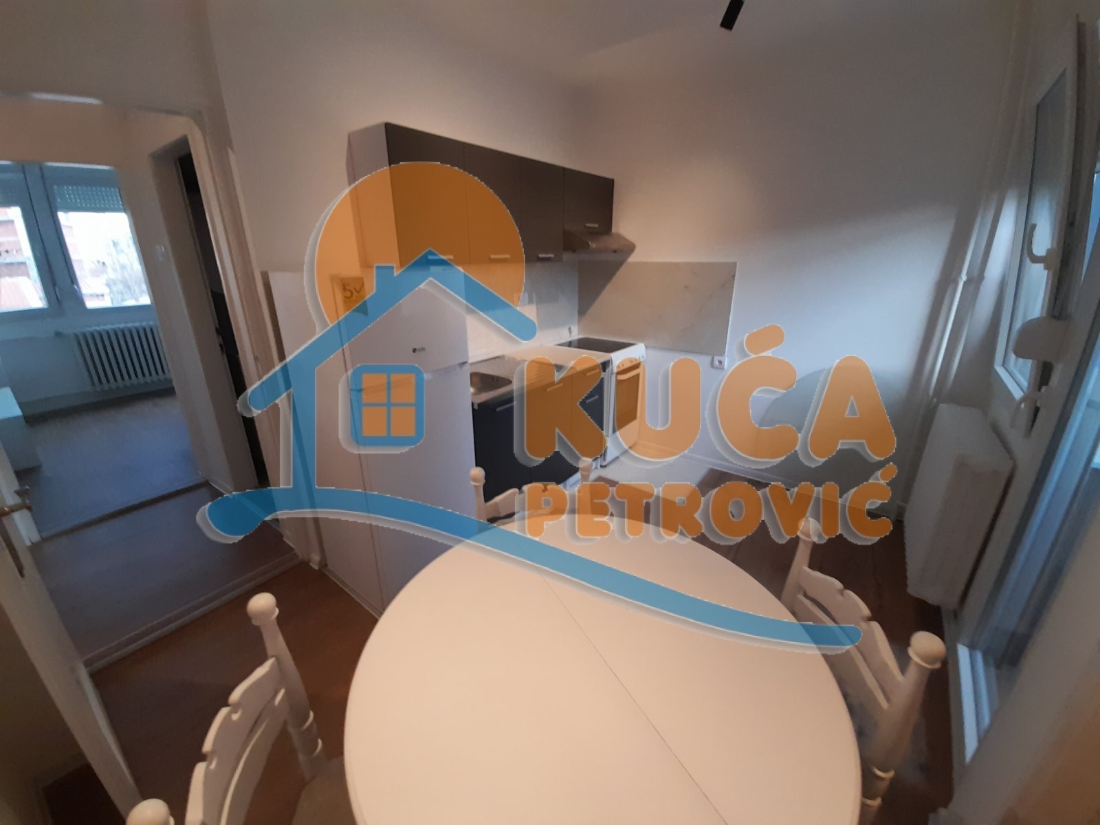 Trosoban stan, 63 m2, Čair, Cara Dušana ID: i-013282 5