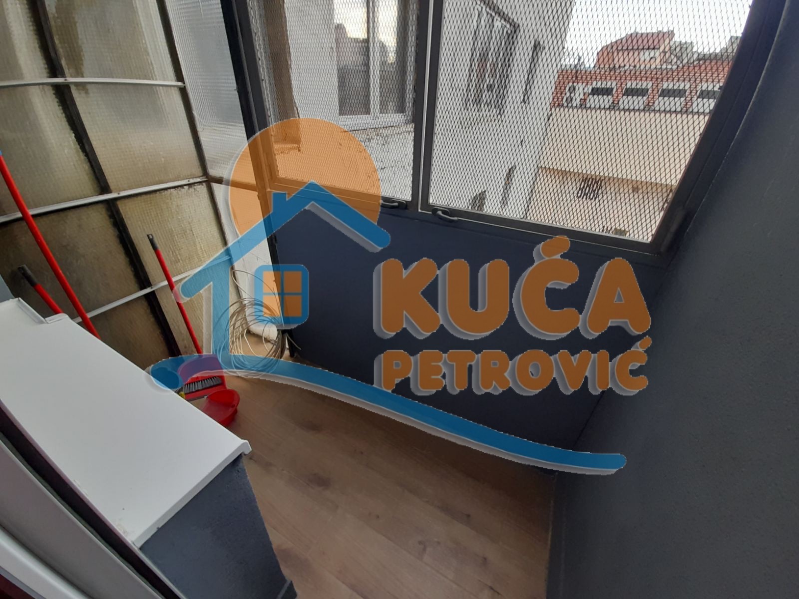 Trosoban stan, 63 m2, Čair, Cara Dušana ID: i-013282 8