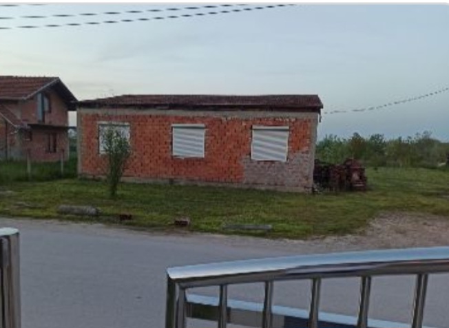 Prodajem kucu u Veterniku 4