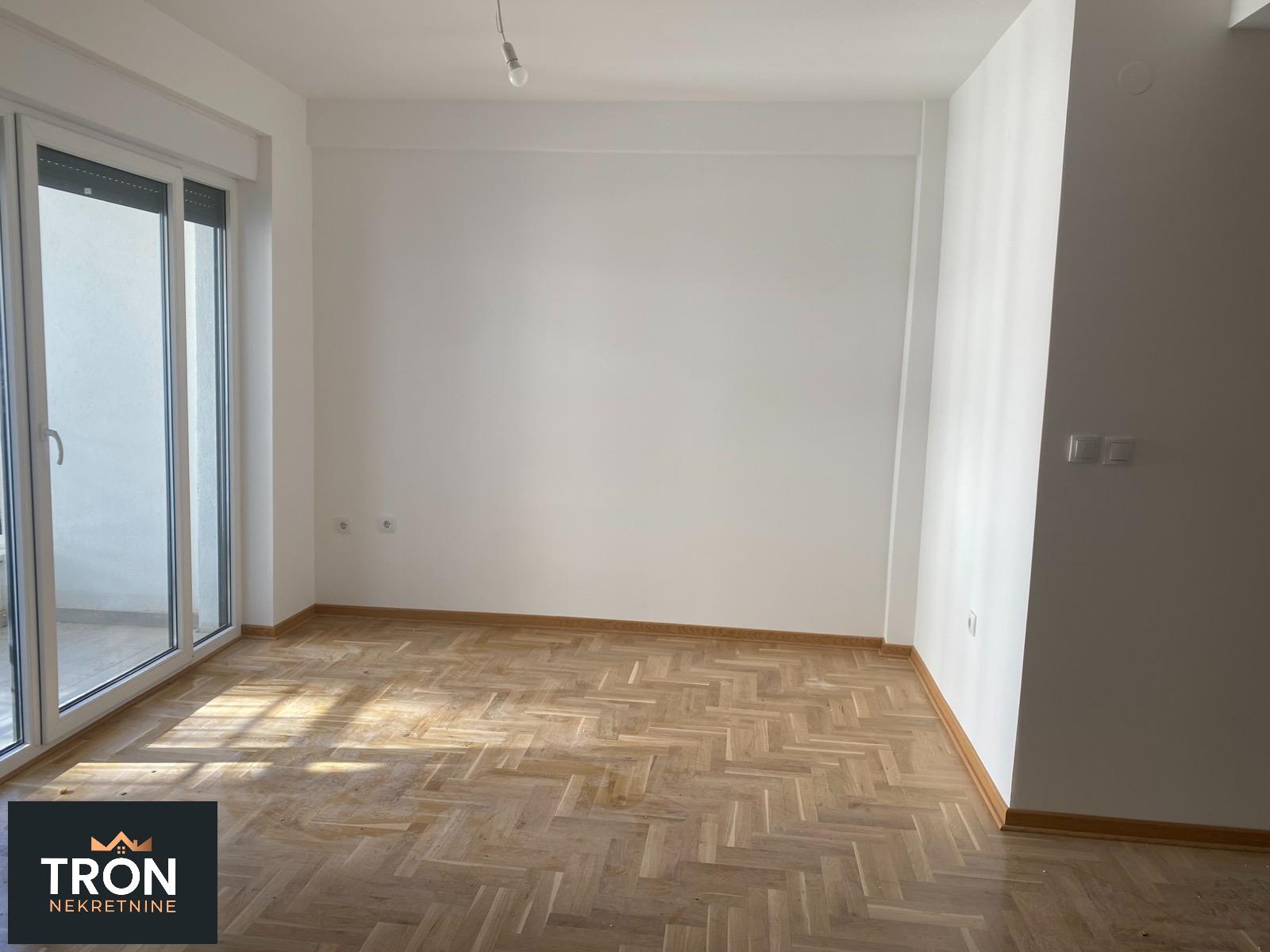 Garsonjera u strogom centru   30m2 12