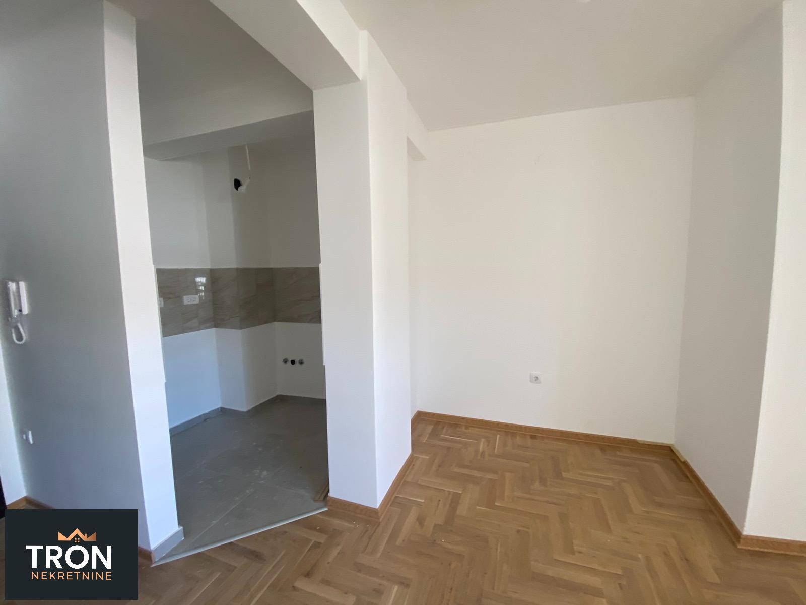 Garsonjera u strogom centru   30m2 11