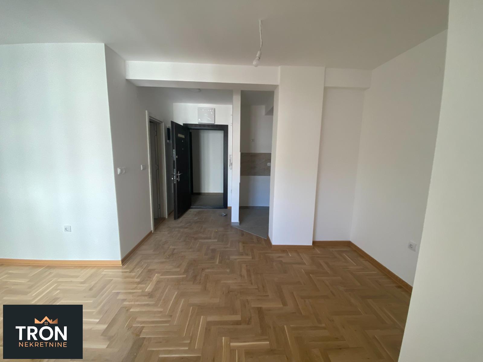 Garsonjera u strogom centru   30m2 10