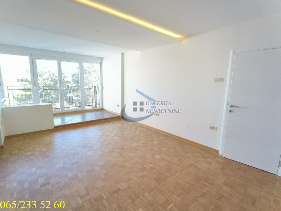 Novi Beograd  Blok 45   Nehruova 70m2 2