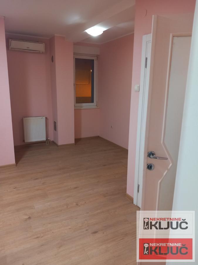 FUTOŠKA PIJACA, 44m2, Dvosoban, Prazan, Visoko prizemlje,sa svojim parking mestom 2