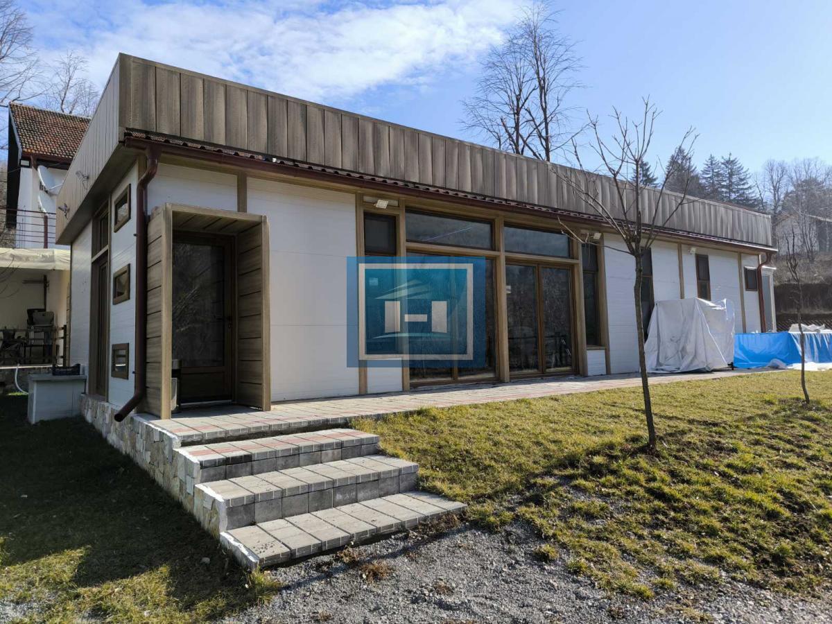 Predivan kompleks od 1000m2 u podnožju Rtnja na prodaju 6